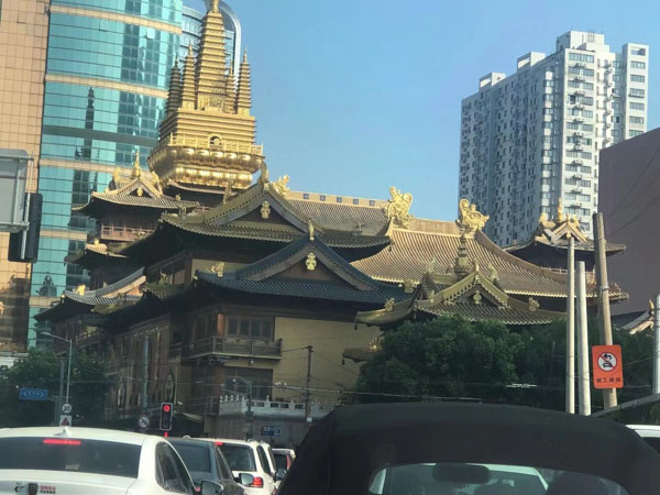 服務員陪酒是否構成犯罪？寶山刑事律師帶您了解